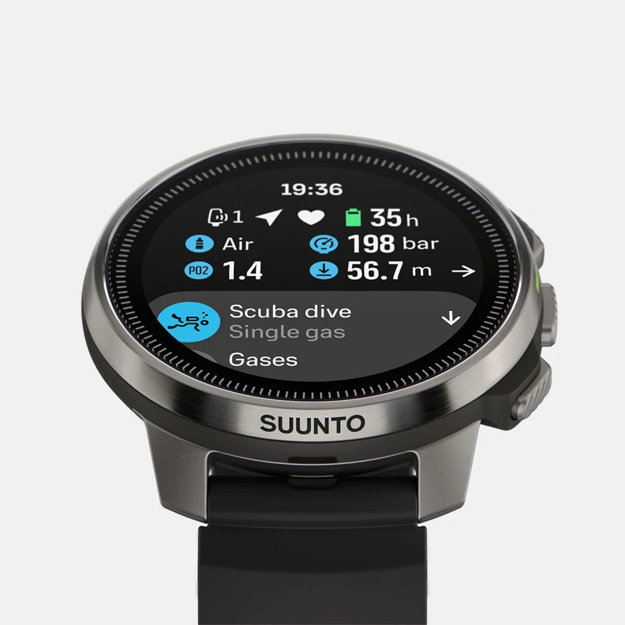 /userfiles/product_gallery_images/origin/4-suunto-ocean-steel-black-ss050983000-front-tilt-scuba-prestart-en-1280x1280px.webp