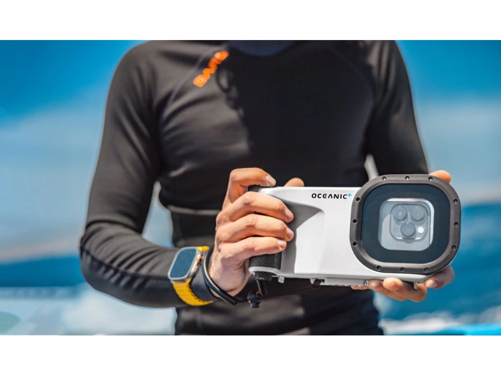 /userfiles/product_gallery_images/origin/5577-12-oceanic-plus-dive-housing-lifestyle-with-apple-watch-ultra.webp