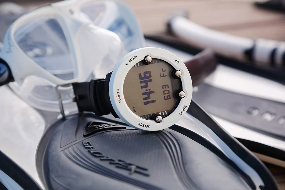 /userfiles/product_gallery_images/origin/ss021646000-suunto-vyper-novo-white-v7f0982.webp