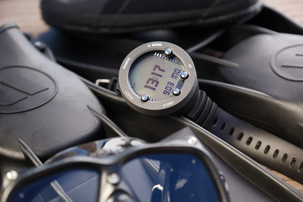 /userfiles/product_gallery_images/origin/ss021647000-suunto-vyper-novo-graphite-v7f0998.webp