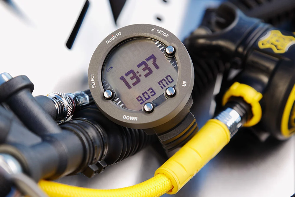 /userfiles/product_gallery_images/origin/ss021647000-suunto-vyper-novo-graphite-v7f1090.webp