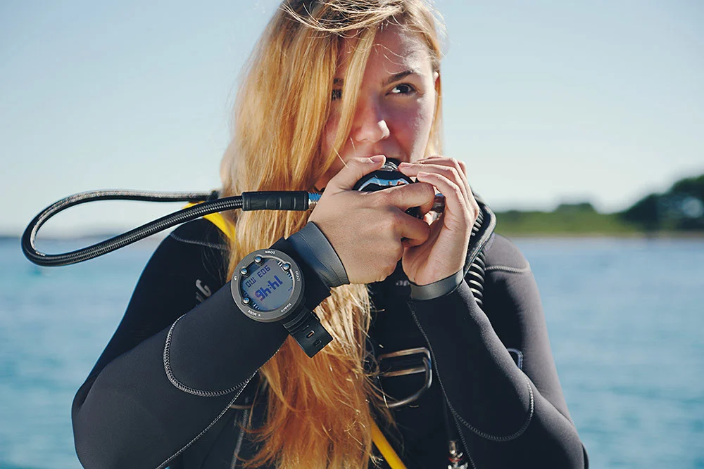 /userfiles/product_gallery_images/origin/ss021647000-suunto-vyper-novo-graphite-v7f1447.webp