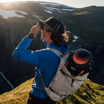 /userfiles/product_gallery_images/origin/suunto-vertical-2-all-black-action-2.jpeg