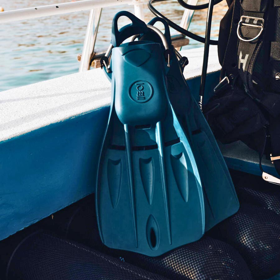 /userfiles/product_gallery_images/origin/tech-fin-blue-lifestyle-2-6.jpeg